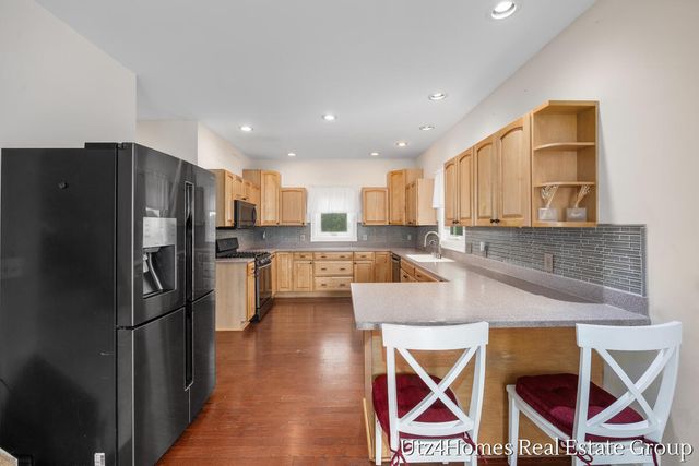 6625 Twin Springs Court NE, Rockford, MI 49341