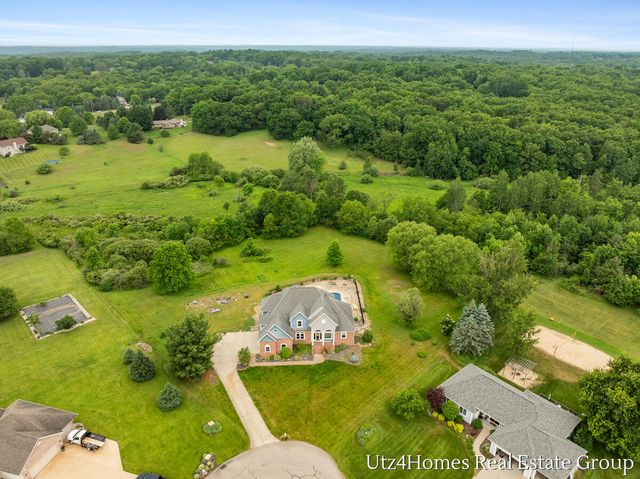 6625 Twin Springs Court NE, Rockford, MI 49341