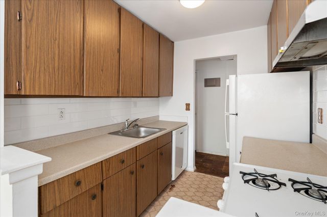 25 Stewart Place 716, Mount Kisco, NY 10549