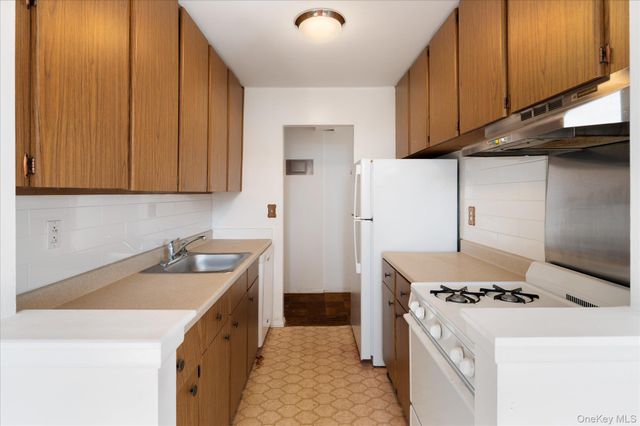 25 Stewart Place 716, Mount Kisco, NY 10549