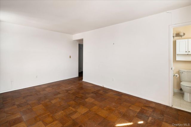 25 Stewart Place 716, Mount Kisco, NY 10549