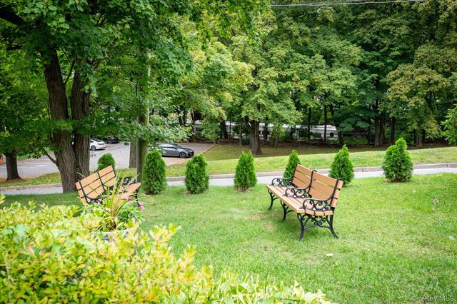 25 Stewart Place 716, Mount Kisco, NY 10549