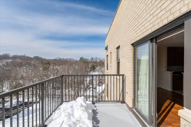 25 Stewart Place 716, Mount Kisco, NY 10549