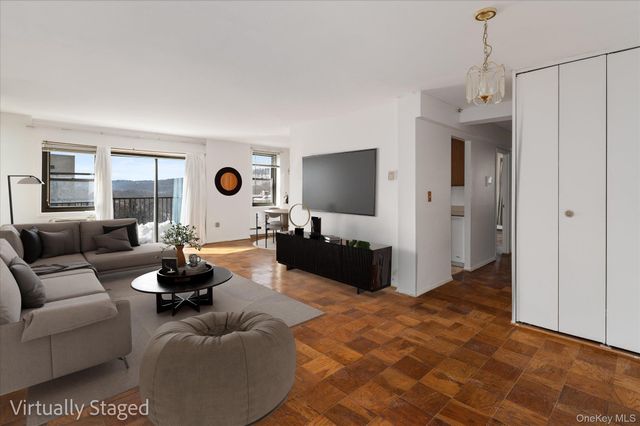 25 Stewart Place 716, Mount Kisco, NY 10549