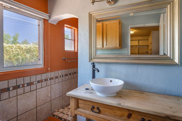 3915 Smith Avenue SE, Albuquerque, NM 87108