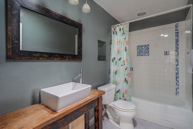 3915 Smith Avenue SE, Albuquerque, NM 87108