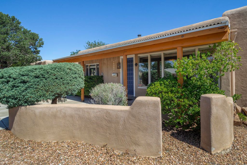 3915 Smith Avenue SE, Albuquerque, NM 87108
