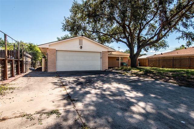3201 Azores Dr, Corpus Christi, TX 78418