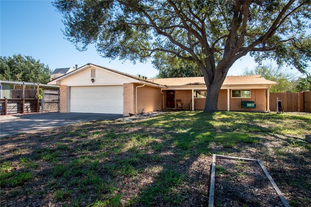 3201 Azores Dr, Corpus Christi, TX 78418