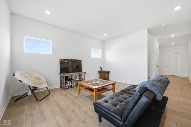 250 Evening Bay Court, Pendleton, IN 46064