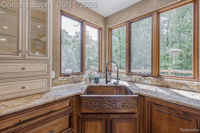 6265 Crest Forest Court, Clarkston, MI 48348