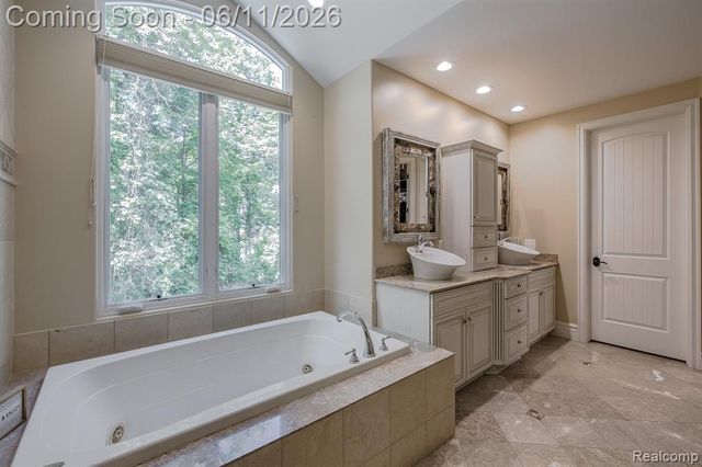 6265 Crest Forest Court, Clarkston, MI 48348