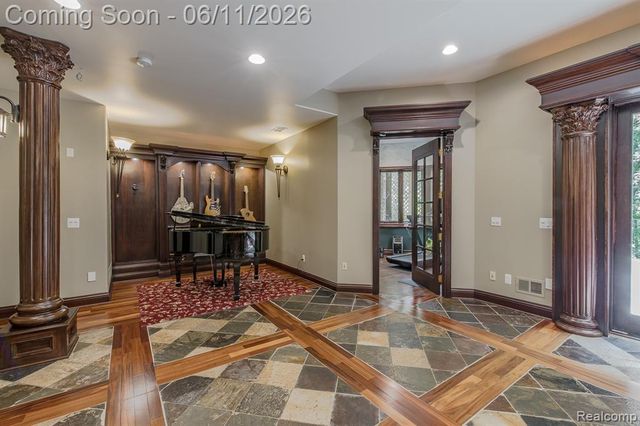6265 Crest Forest Court, Clarkston, MI 48348