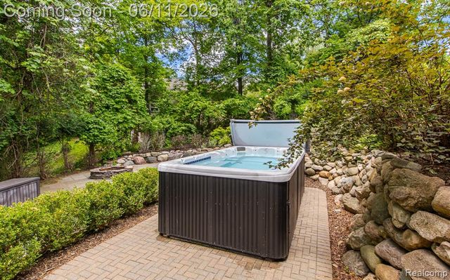 6265 Crest Forest Court, Clarkston, MI 48348