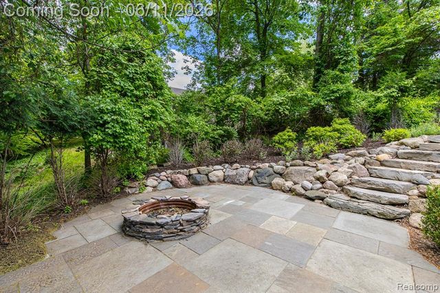 6265 Crest Forest Court, Clarkston, MI 48348