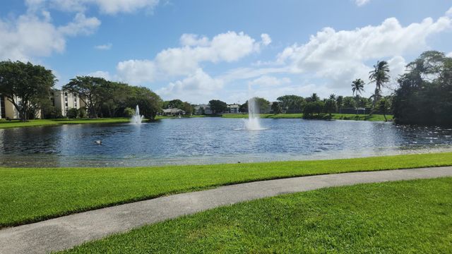 2025 Lavers Circle D303, Delray Beach, FL 33444