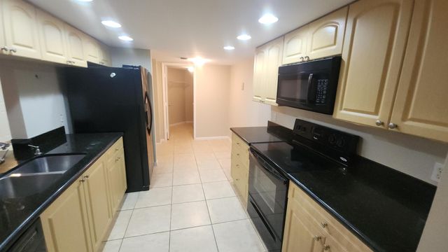 2025 Lavers Circle D303, Delray Beach, FL 33444