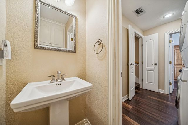 101 County Road 397, Bay City, TX 77414