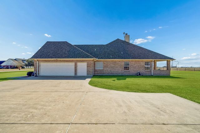 101 County Road 397, Bay City, TX 77414