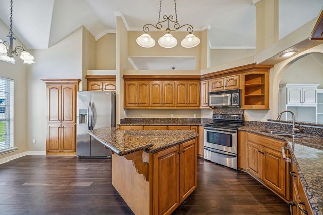 101 County Road 397, Bay City, TX 77414