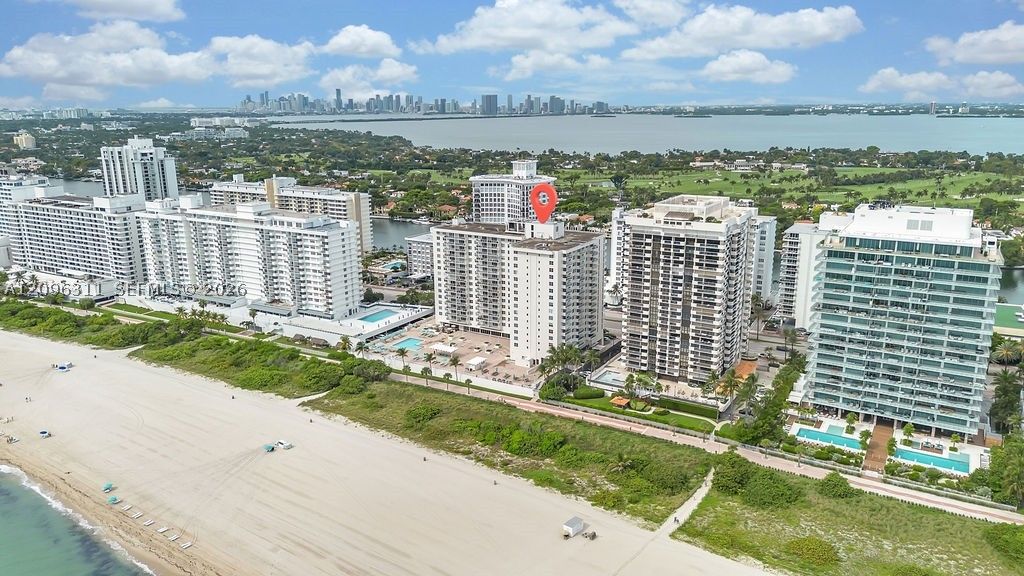 Image 22 of property listing at 5701 Collins Ave PH14, Miami Beach, FL 33140
