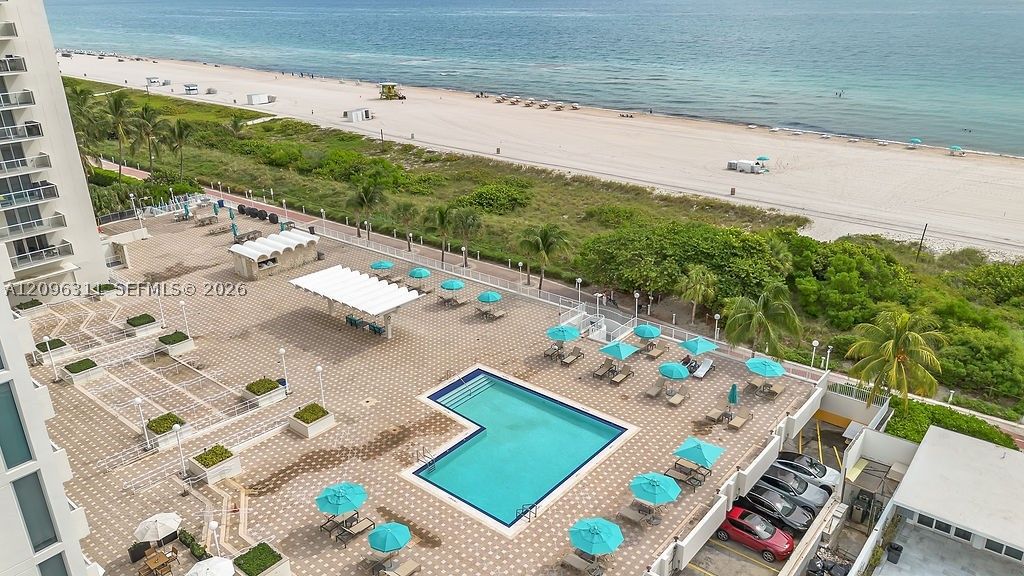 Image 38 of property listing at 5701 Collins Ave PH14, Miami Beach, FL 33140