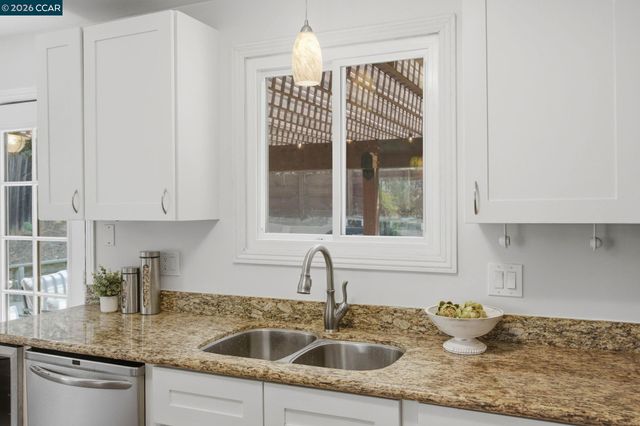 2979 Higuera Ave, Pinole, CA 94564