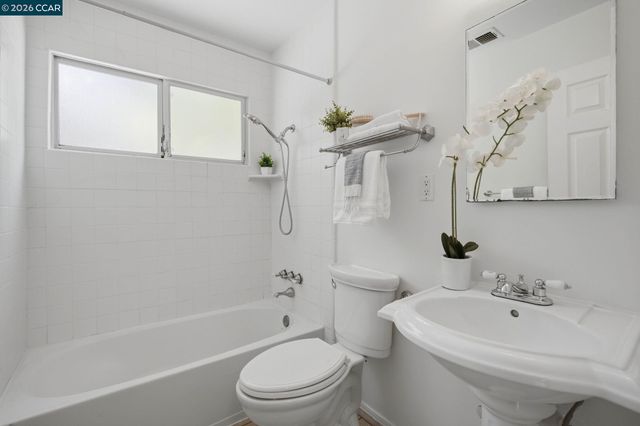 2979 Higuera Ave, Pinole, CA 94564