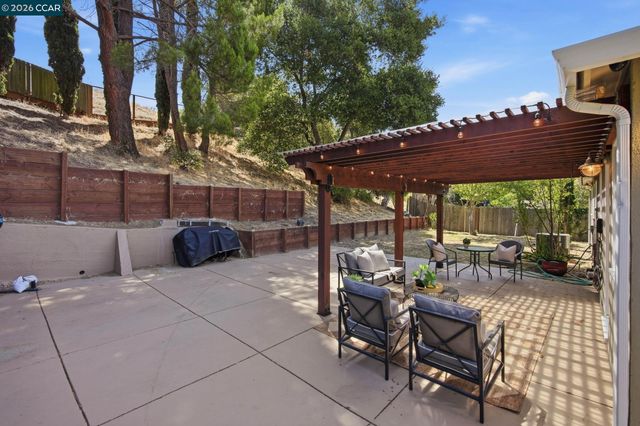 2979 Higuera Ave, Pinole, CA 94564