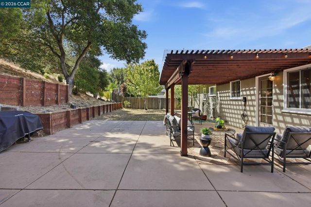 2979 Higuera Ave, Pinole, CA 94564
