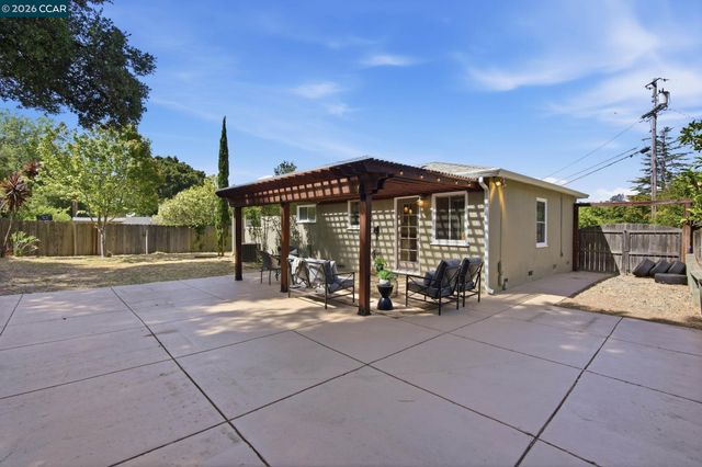 2979 Higuera Ave, Pinole, CA 94564