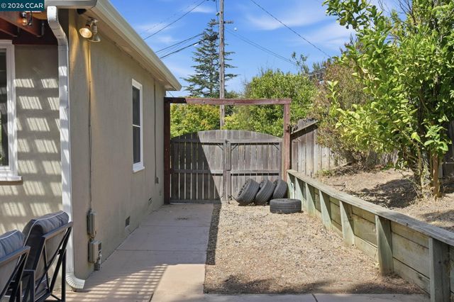 2979 Higuera Ave, Pinole, CA 94564