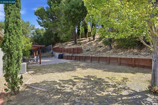 2979 Higuera Ave, Pinole, CA 94564
