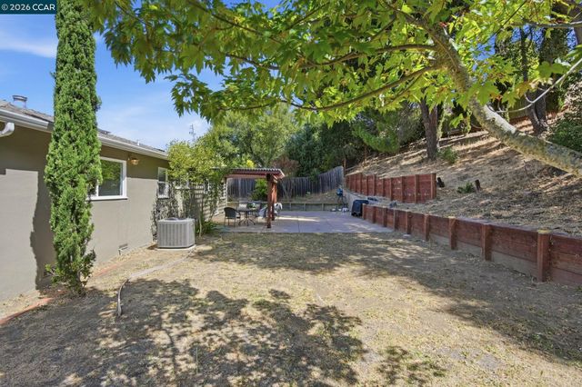 2979 Higuera Ave, Pinole, CA 94564