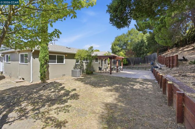 2979 Higuera Ave, Pinole, CA 94564