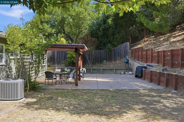 2979 Higuera Ave, Pinole, CA 94564