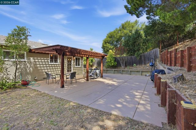 2979 Higuera Ave, Pinole, CA 94564