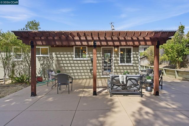 2979 Higuera Ave, Pinole, CA 94564