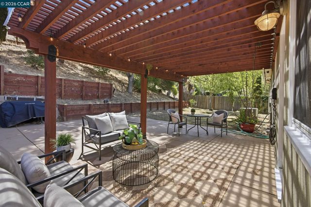 2979 Higuera Ave, Pinole, CA 94564
