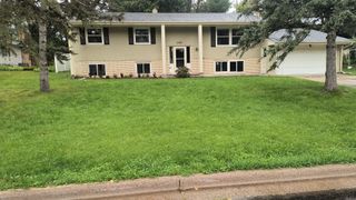 2851 FERNWOOD Street, Roseville, MN 55113