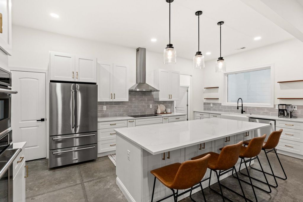 Image 11 of property listing at 1183 Guerins Bridge Road, Awendaw, SC 29429