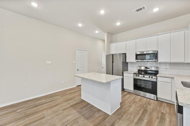 8687 Sassafras Street, Willis, TX 77318