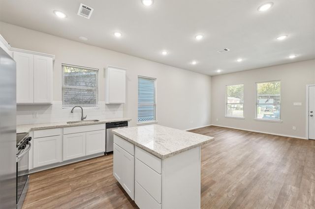 8687 Sassafras Street, Willis, TX 77318