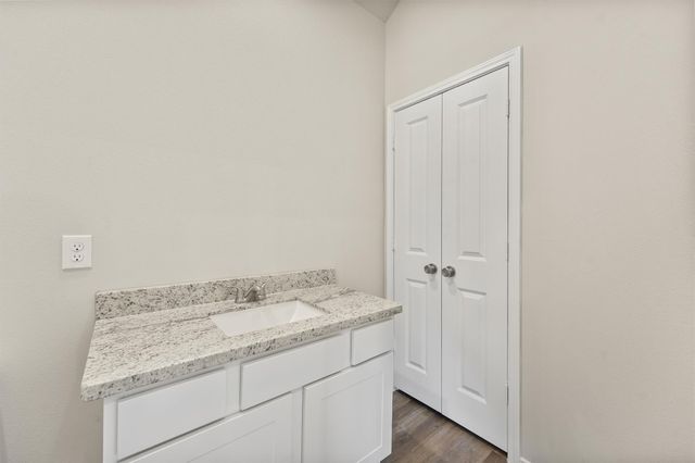 8687 Sassafras Street, Willis, TX 77318