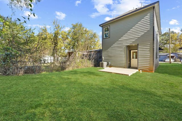 8687 Sassafras Street, Willis, TX 77318