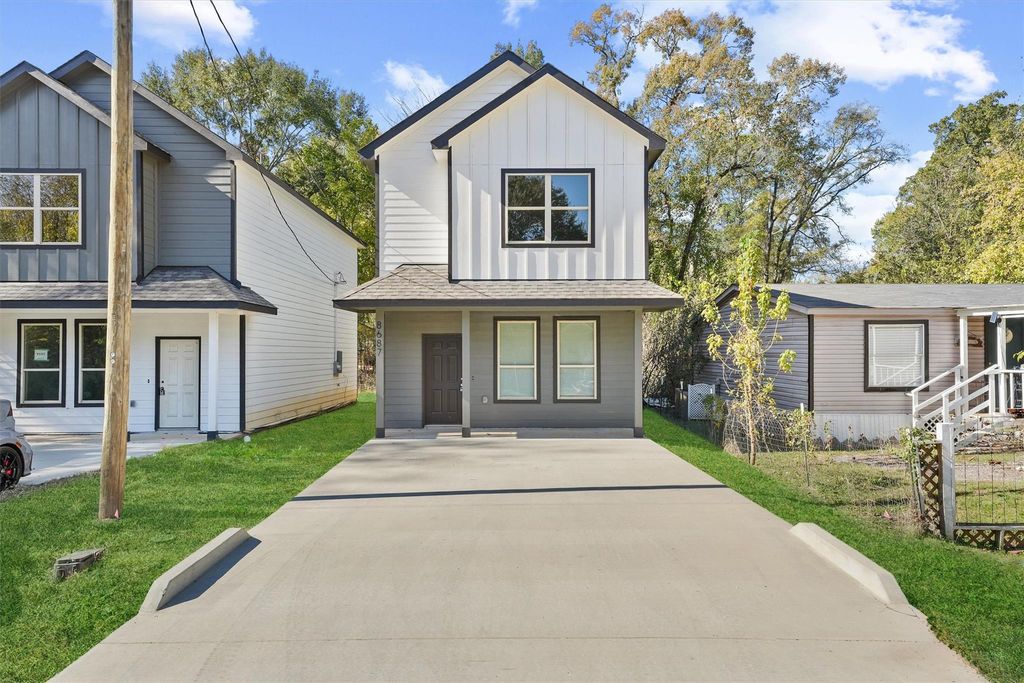 8687 Sassafras Street, Willis, TX 77318