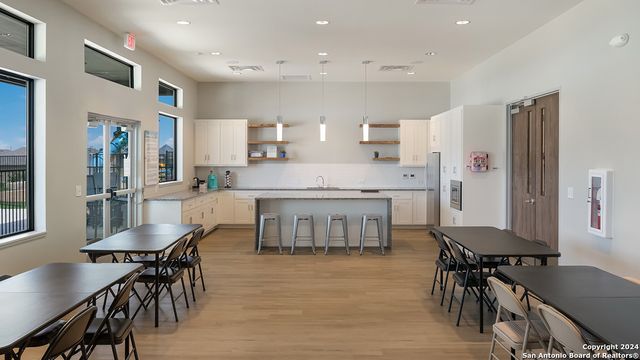 5450 Trinity Coal, San Antonio, TX 78253