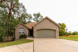 9204 Blue Ridge Boulevard, Kansas City, MO 64138