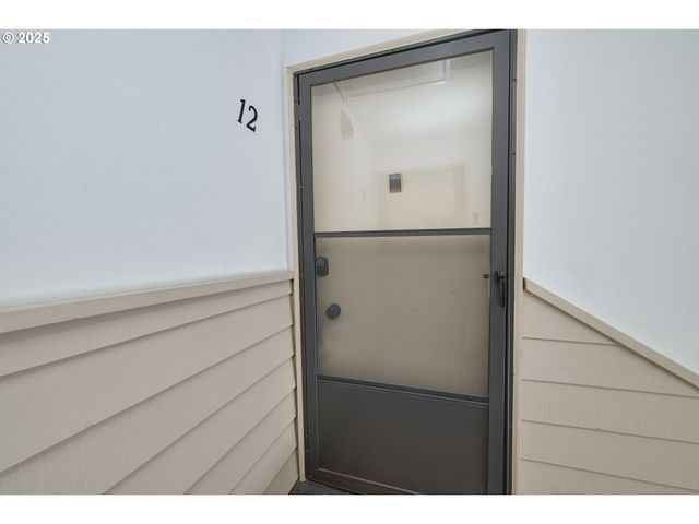 200 Sw FLORENCE Ave D12, Gresham, OR 97080