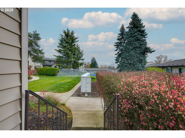 200 Sw FLORENCE Ave D12, Gresham, OR 97080